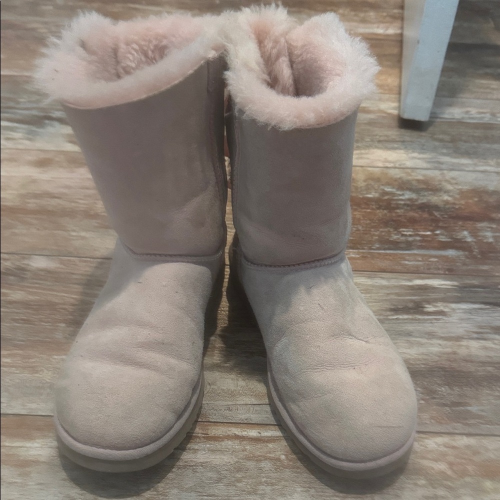 Cozy Pink Women's Uggs with back bows